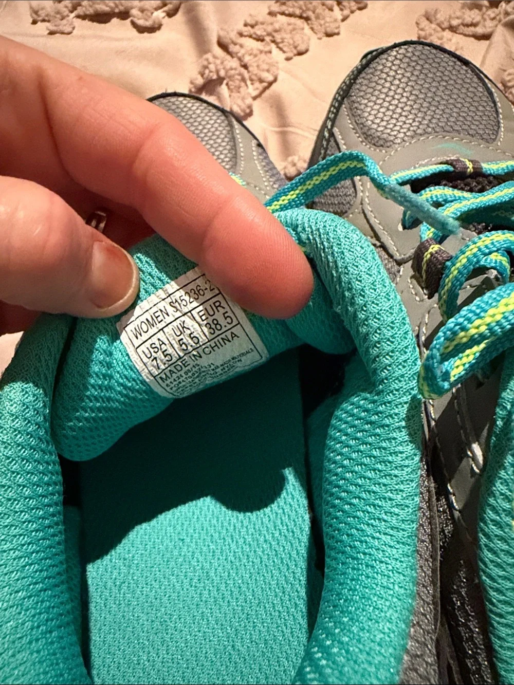 Saucony Women’s Gray & Teal Trail Running Shoes escape tr